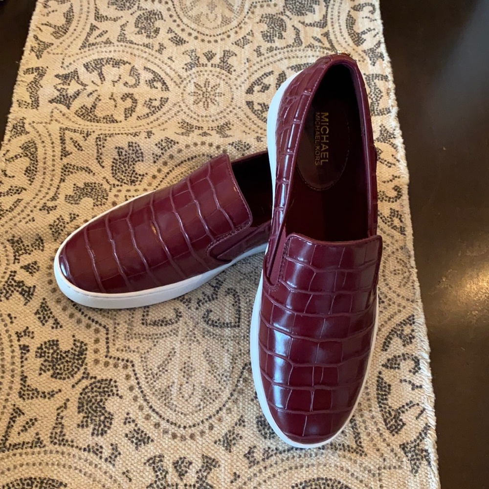 Burgundy leather embossed slip-on sneakers
